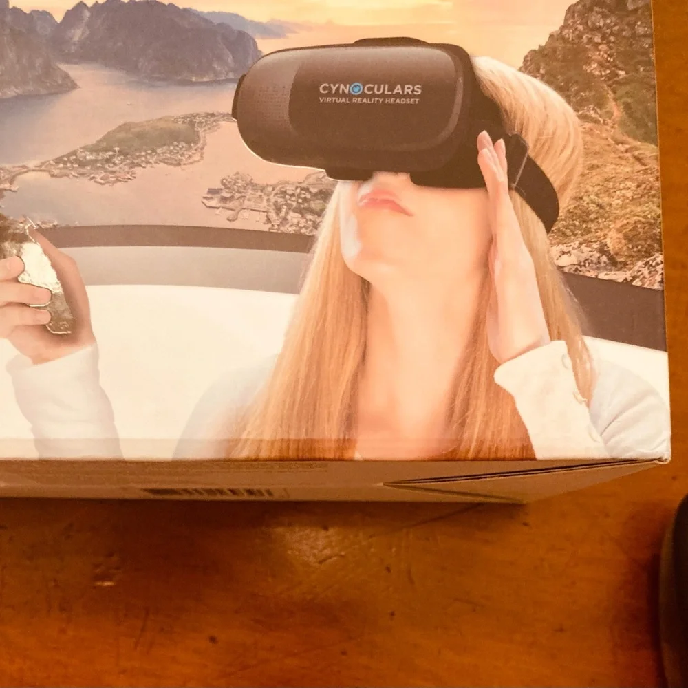 Cynoculars for virtual viewing of your videos and photos headset and remote
